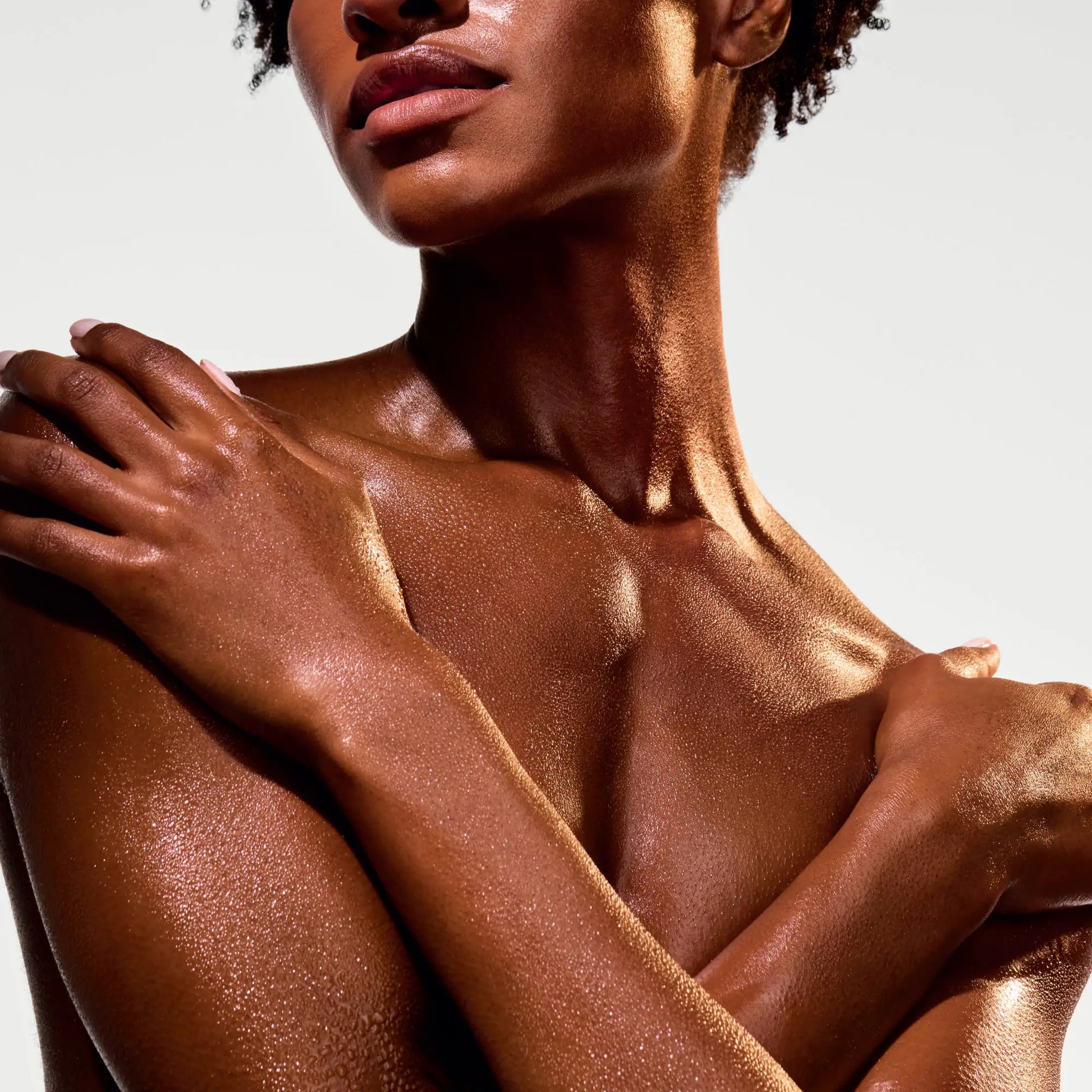the-glow-getter-multi-oil-body-scrub-o6 NATR-40028-Alt-Image-The_Glow_Getter_Multi-Oil_Body_Scrub-06_1.webp